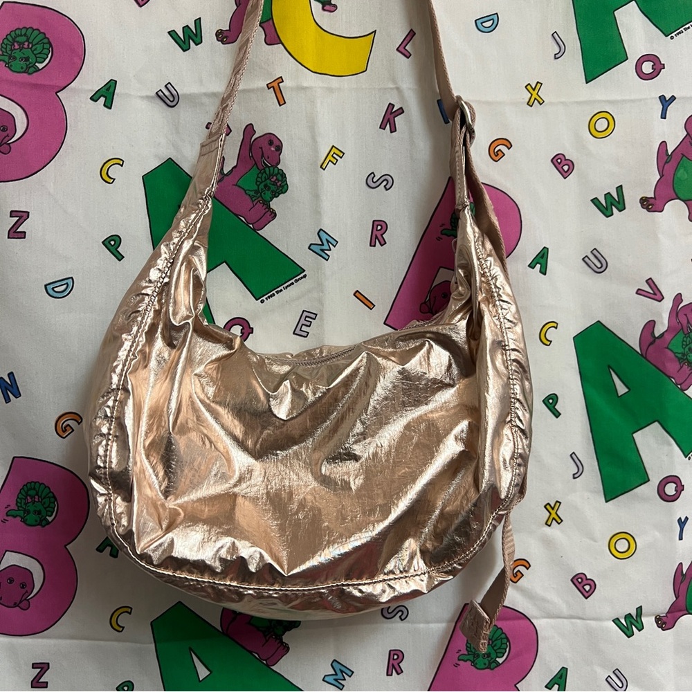BAGGU Urban Outfitters Exclusive—Medium Crescent Bag Rose Golden Metallic